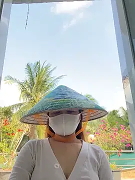 BabyThree  online show from 18, 3, 2026