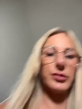 Liana Lou online show from 3, 5, 2026