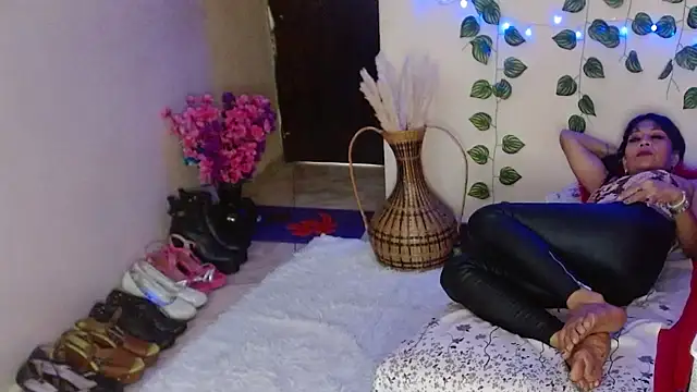 Latin Mature975 online show from 4, 2, 2025