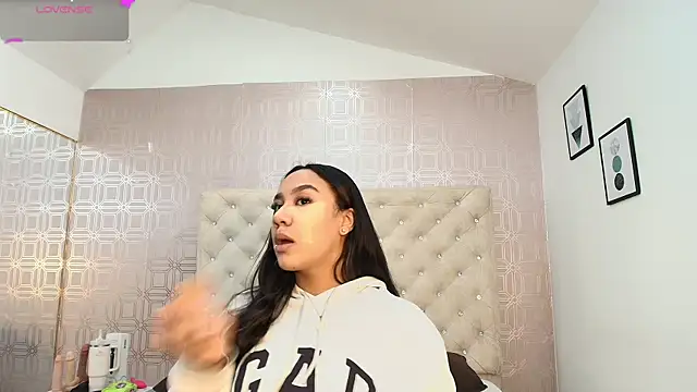 Sara Desire online show from 22, 2, 2025