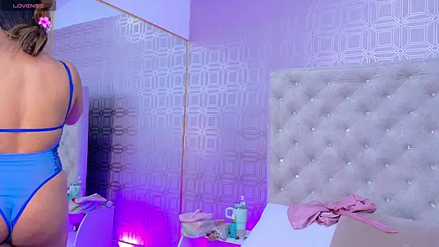 Sara Desire online show from 9, 10, 2025