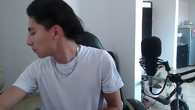 Snapshot of jay_dimarco2 chatting on 21, 12, 2025 jay dimarco2 online show from 21, 12, 2025