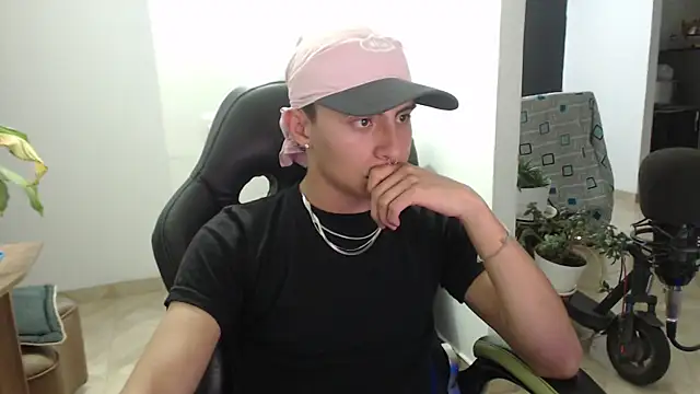 Snapshot of jay_dimarco2 chatting on 23, 12, 2025 jay dimarco2 online show from 23, 12, 2025