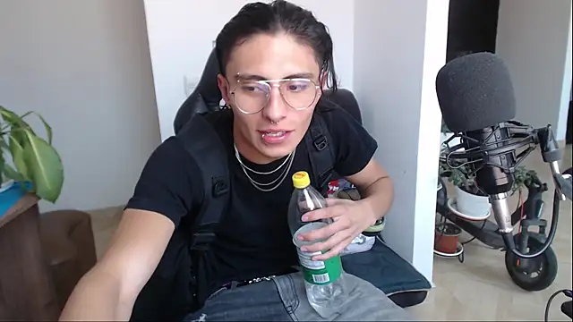 Snapshot of jay_dimarco2 chatting on 8, 2, 2026 jay dimarco2 online show from 8, 2, 2026