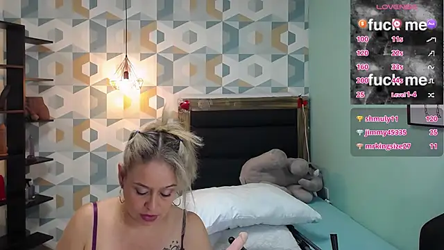 Snapshot of cameronglen chatting on 3, 3, 2025 cameronglen online show from 3, 3, 2025