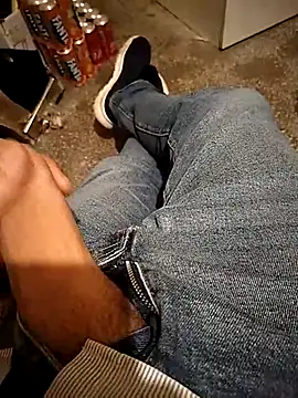 A man in public online show from 24, 10, 2025