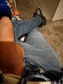 A man in public online show from 15, 12, 2025