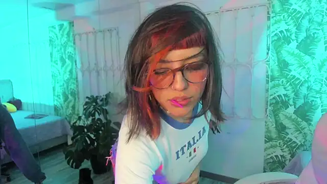 cute hollywood online show from 13, 11, 2025