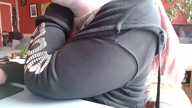 Snapshot of cruellaculdenfer67 chatting on 2, 4, 2026 cruellaculdenfer67 online show from 2, 4, 2026