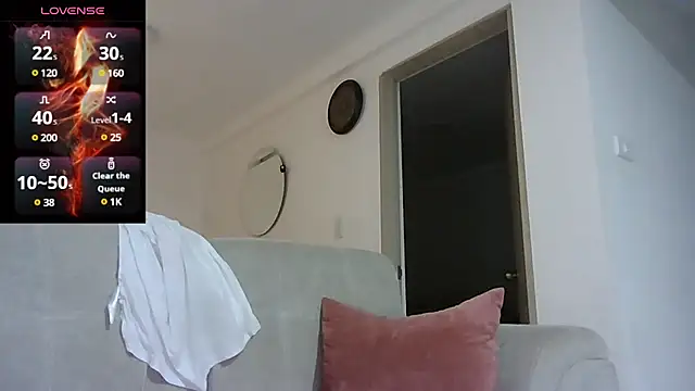 saramartinez1000 online show from 25, 2, 2025