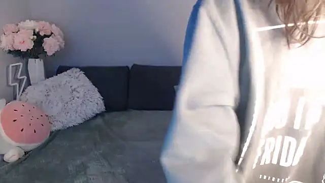 Mini Diva online show from 18, 1, 2025