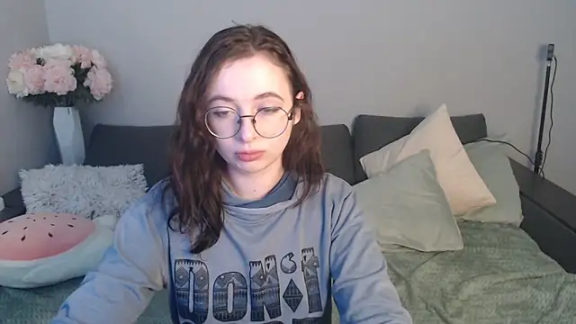 Mini Diva online show from 9, 3, 2025