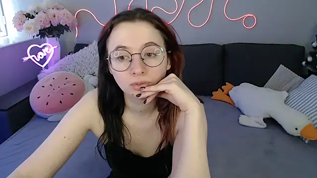 Snapshot of Mini_Diva chatting on 3, 3, 2026 Mini Diva online show from 3, 3, 2026