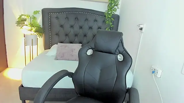 Snapshot of zoe_danae_ chatting on 29, 12, 2024 zoe danae online show from 29, 12, 2024