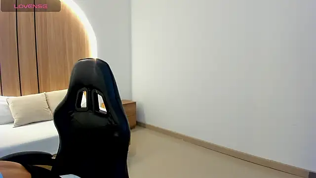 zoe danae  online show from 10, 4, 2026