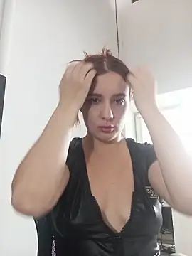 Giselle Noah online show from 15, 10, 2025