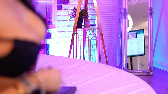 LoretteVega online show from 8, 2, 2025