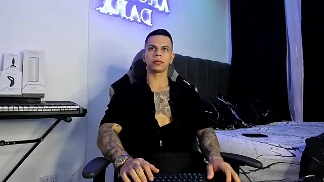 Snapshot of Aron_Dark chatting on 25, 1, 2025 Aron Dark online show from 25, 1, 2025