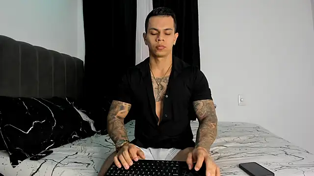 Snapshot of Aron_Dark chatting on 5, 2, 2025 Aron Dark online show from 5, 2, 2025