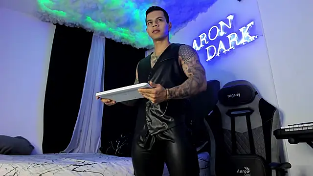 Snapshot of Aron_Dark chatting on 9, 2, 2025 Aron Dark online show from 9, 2, 2025