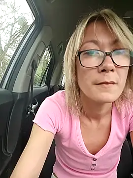 Snapshot of Timide_girl2 chatting on 6, 3, 2025 Timide girl2 online show from 6, 3, 2025