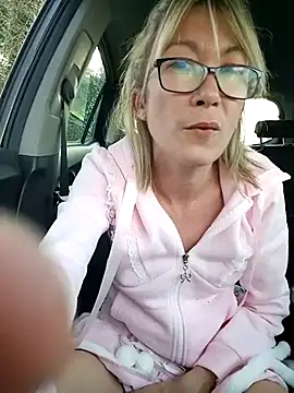 Snapshot of Timide_girl2 chatting on 8, 3, 2025 Timide girl2 online show from 8, 3, 2025