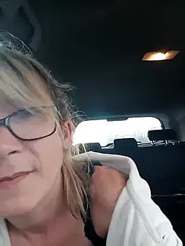 Snapshot of Timide_girl2 chatting on 11, 3, 2025 Timide girl2 online show from 11, 3, 2025