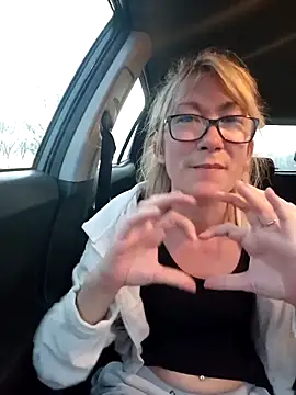 Snapshot of Timide_girl2 chatting on 12, 3, 2025 Timide girl2 online show from 12, 3, 2025