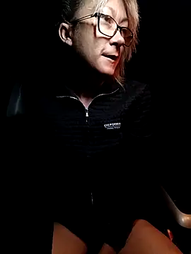 Snapshot of Timide_girl2 chatting on 8, 10, 2025 Timide girl2 online show from 8, 10, 2025