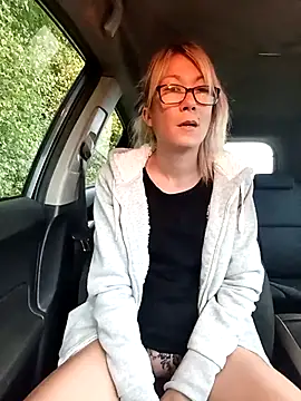 Snapshot of Timide_girl2 chatting on 11, 10, 2025 Timide girl2 online show from 11, 10, 2025