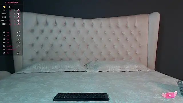 nichole bree  online show from 18, 1, 2025