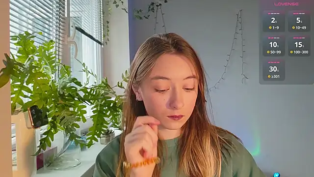 Snapshot of monlight__dana chatting on 2, 2, 2025 monlight  dana online show from 2, 2, 2025