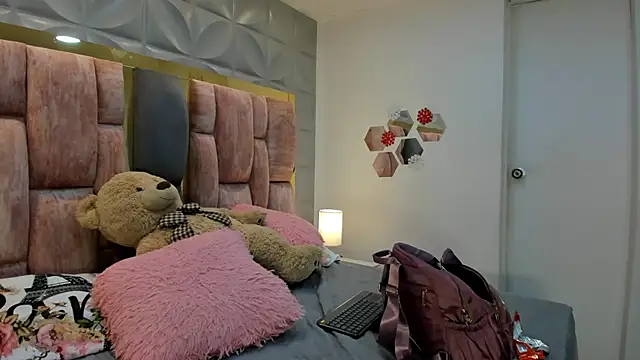 Snapshot of Charlotte_Ice1 chatting on 9, 5, 2026 Charlotte Ice1 online show from 9, 5, 2026