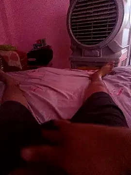 Snapshot of Desi_Couple32 chatting on 9, 6, 2026 Desi Couple32 online show from 9, 6, 2026
