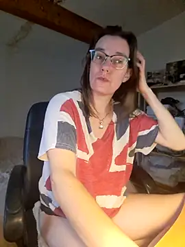 Snapshot of SpiceLea chatting on 10, 2, 2025 SpiceLea online show from 10, 2, 2025