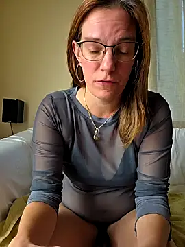 Snapshot of SpiceLea chatting on 10, 10, 2025 SpiceLea online show from 10, 10, 2025