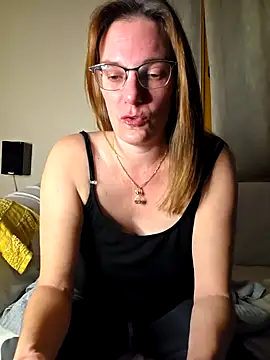 Snapshot of SpiceLea chatting on 16, 10, 2025 SpiceLea online show from 16, 10, 2025
