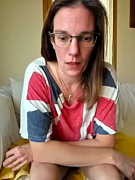 Snapshot of SpiceLea chatting on 18, 10, 2025 SpiceLea online show from 18, 10, 2025