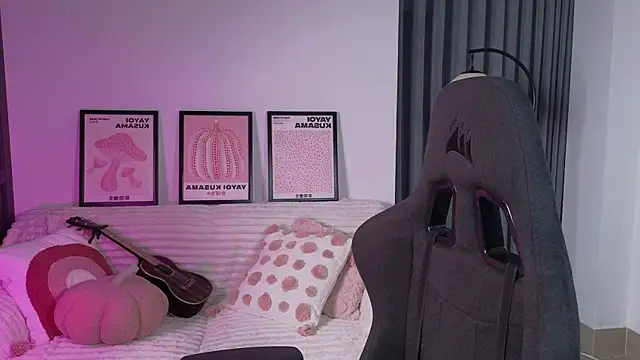 VanessaBayer2 online show from 28, 10, 2025