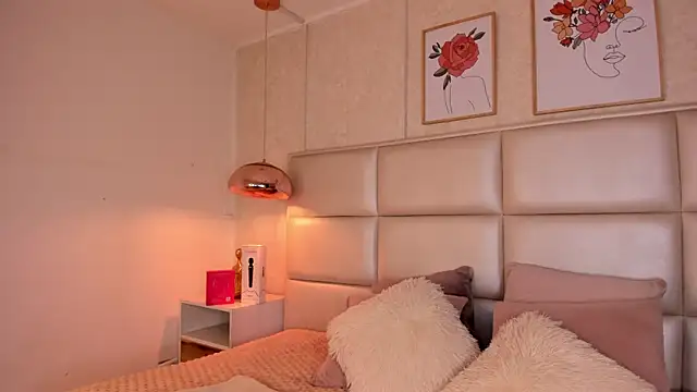 Aily Yozuko online show from 24, 9, 2025