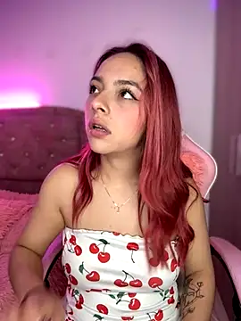 Snapshot of YovngBaby chatting on 2, 11, 2025 YovngBaby online show from 2, 11, 2025