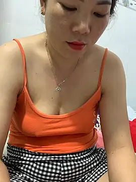 Baby-bigtits online show from 19, 3, 2025