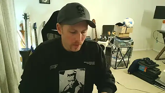 Snapshot of Rock_Pierce chatting on 15, 11, 2025 Rock Pierce online show from 15, 11, 2025