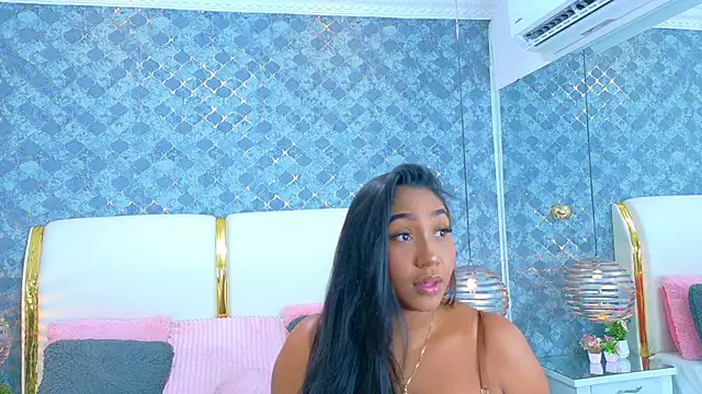 NaiomyLanes online show from 15, 4, 2026