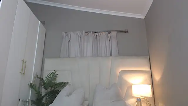 naughtyblackdolie online show from 28, 11, 2025