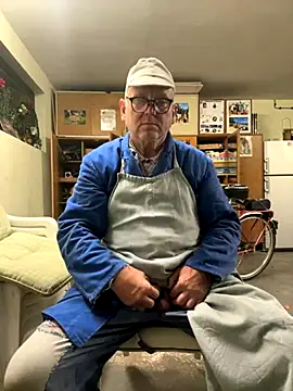 Snapshot of oldgayman chatting on 17, 9, 2025 oldgayman online show from 17, 9, 2025