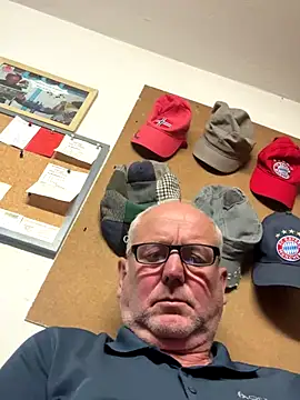 Snapshot of oldgayman chatting on 8, 10, 2025 oldgayman online show from 8, 10, 2025