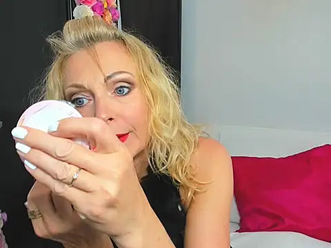 CrystalHotty online show from 26, 5, 2026