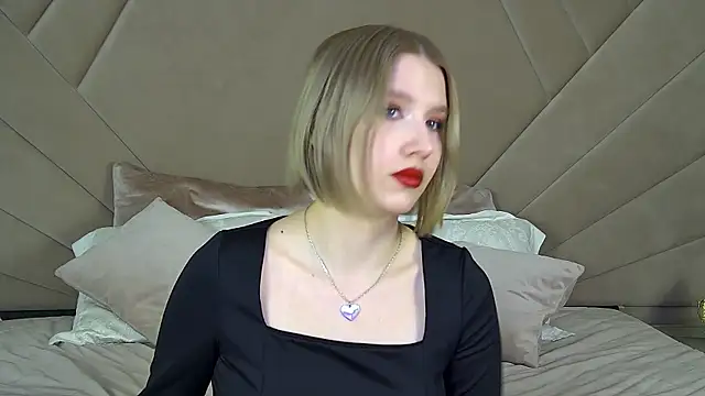 LiliLinn online show from 11, 2, 2025