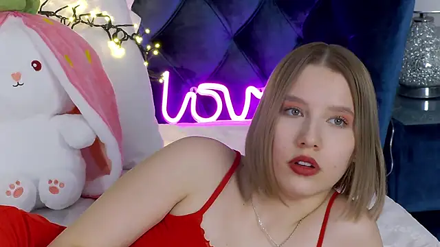 LiliLinn online show from 3, 3, 2025